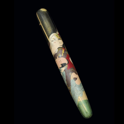 Estilográfica Eboya Maki-e en ebonita con escena de arte erótico Shunga