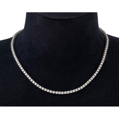 Collar en oro blanco de 18 K. con rivière de brillantes de un peso total de 16 cts.