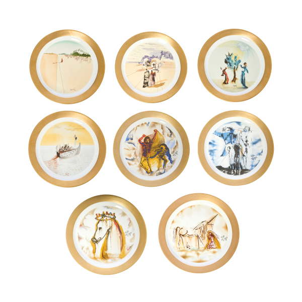 Salvador Dalí (Figueres, Girona, 1904-1989) Lote de ocho platos en porcelana estampada.