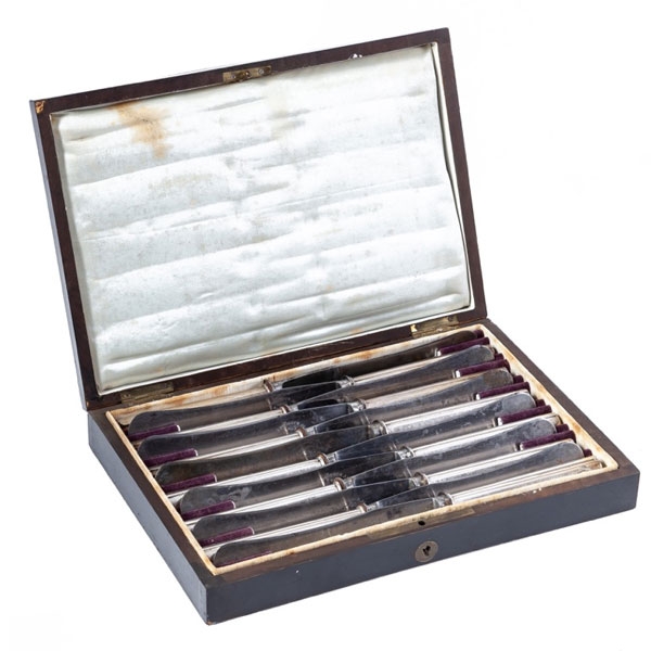 Juego de doce cuchillos marcadas "F.Plucker/Solingen" 