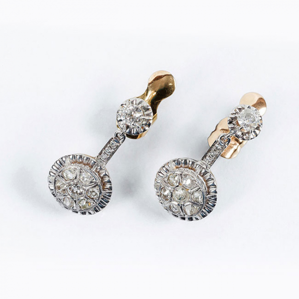 Pendientes vintage en oro amarillo y blanco 18 K, con roset&oacute;n cuajado de limpios y blancos diamantes naturales 