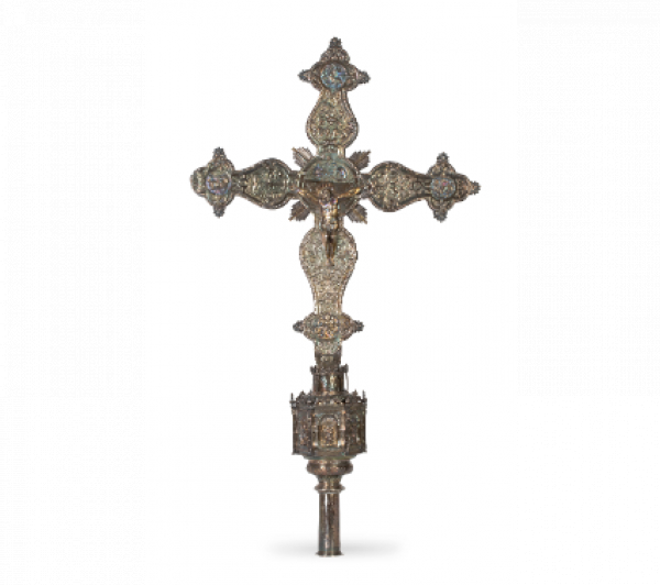 Cruz procesional de plata en su color y plata dorada S. XVII. 