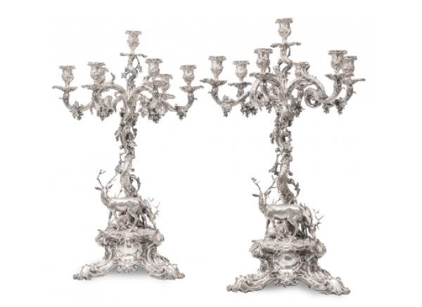 Pareja de candelabros victorianos de plata Elkington & Co. Ltd. Londres, h. 1891.