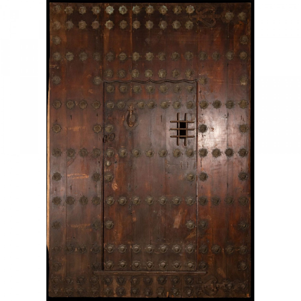 Port&oacute;n de clavos, escuela espa&ntilde;ola, Siglo XVII. Hierro y madera. 