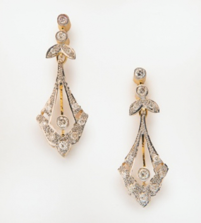 Pendientes largos en oro blanco y oro amarillo con diamantes