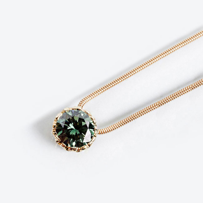 Cadena cord&oacute;n 'tubo de gas', en oro amarillo 18 K, con un limpio diamante natural 'green-blue' 
