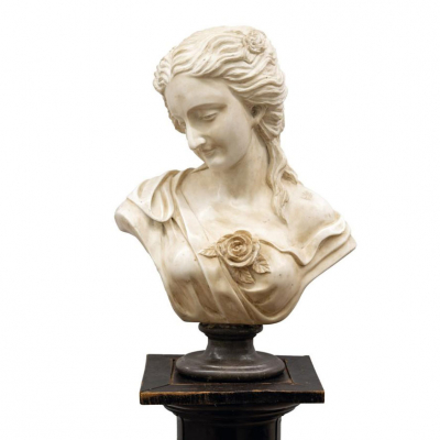 Escuela Francesa S. XIX. &quot;Busto de dama&quot; realizado en mármol tallado y pulido.