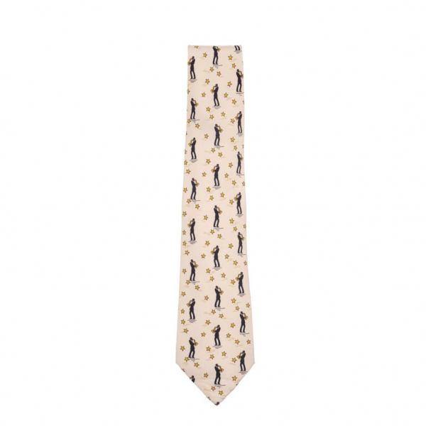 HERMÈS. Corbata en twill de seda, ensamblada a mano.  Con dibujos de saxofonistas y estrellas.