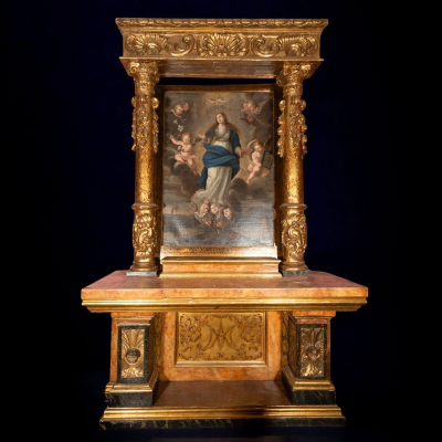 Retablo completo con cuadro central de la Virgen Purísima y angelitos del siglo XVIII.