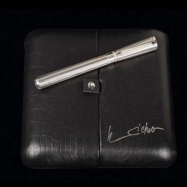 Estilográfica Montblanc Marlene Dietrich 1901 en plata de ley 925, oro de 18 K. y platino.  