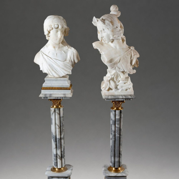 "DAMA y SAPHO" Pareja de bustos femeninos aleg&oacute;ricos, firmados, Escuela Francesa e Italiana de finales del siglo XIX.