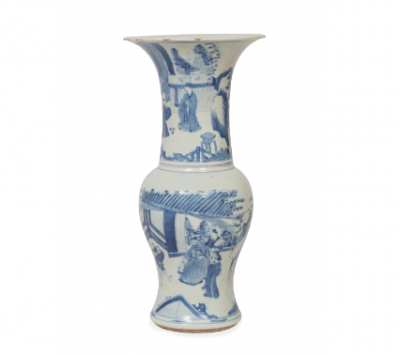 Jarr&oacute;n yenyen de porcelana esmaltada en azul y blanco, con escenas palaciegas.  Dinast&iacute;a Qing, periodo Kangxi, China, S. XVII. 