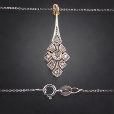 Colgante Art Decó con cadena en oro blanco de 18 kt