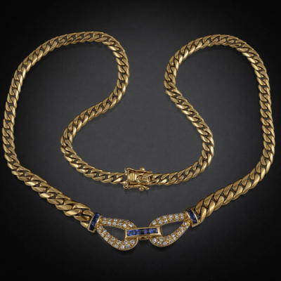 Gargantilla en oro amarillo de 18 kt con colgante en forma de lazo con brillantes y zafiros calibrados.