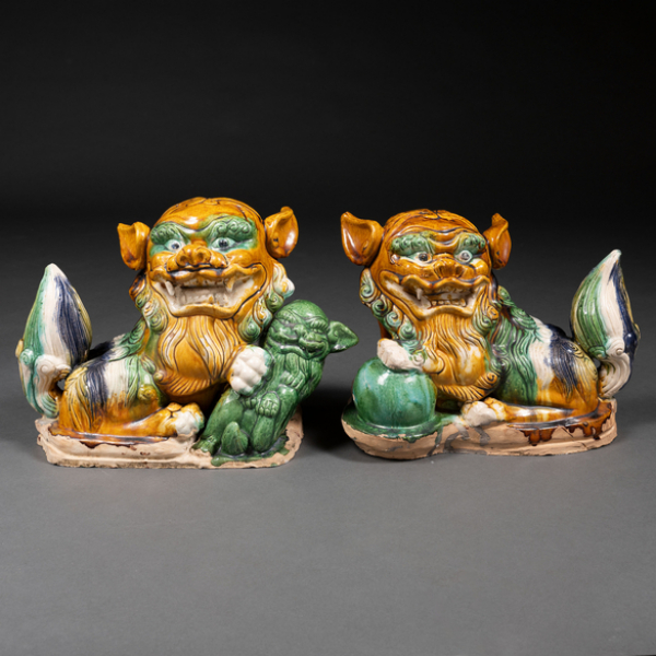 Pareja de leones Foó en cerámica vidriada del siglo XX