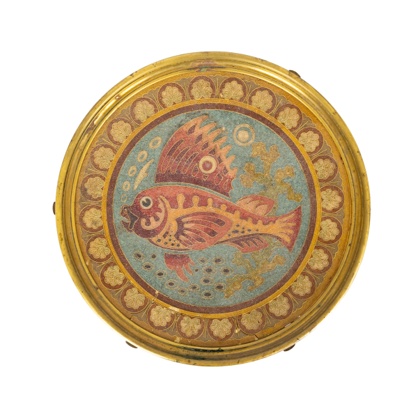 Francesc Vidal Javell&iacute; (Barcelona, 1848- 1914).  Plato en bronce y esmalte cloisonn&eacute; con bolitas de cristal tipo Tiffany con decoraci&oacute;n de pez, c.1885-1890.