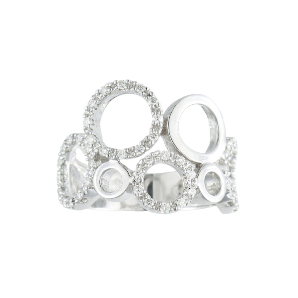 Sortija en oro blanco con círculos calados de diamantes talla brillante engastados en garras.