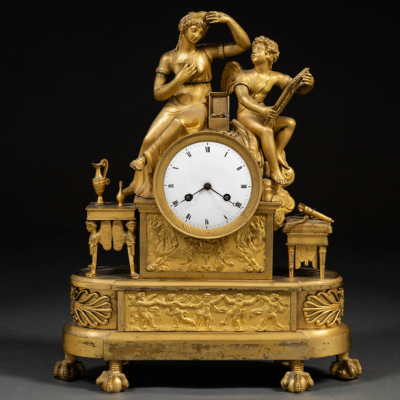Reloj de sobremesa frances &eacute;poca Imperio en bronce dorado. Trabajo Franc&eacute;s, Primer tercio del siglo XIX.