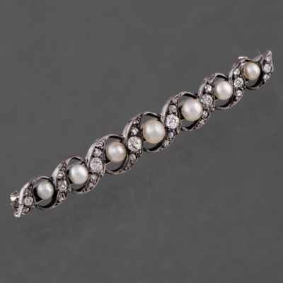 Alfiler Antiguo en plata con brillantes talla antigua y perlas intercaladas. Finales del siglo XIX