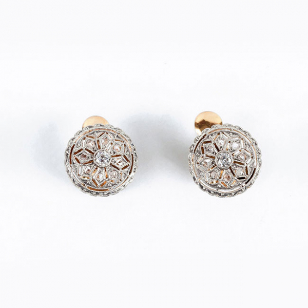Pendientes roset&oacute;n vintage en oro amarillo 18 K, con un limpio y blanco diamante central, talla brillante antigua 