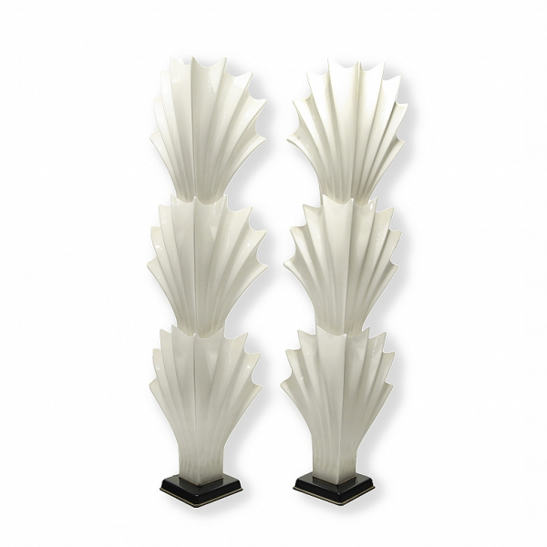 Pareja de l&aacute;mparas de pie "Conchas marinas" Rougier, ca. 1970. 