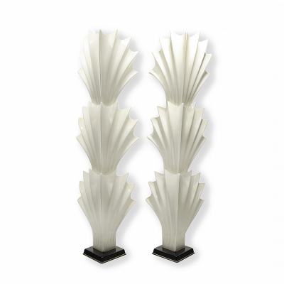 Pareja de l&aacute;mparas de pie "Conchas marinas" Rougier, ca. 1970. 