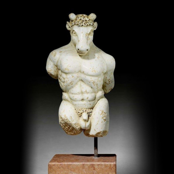 "Minotauro" Importante escultura de mármol de estilo Barroco, Italia siglo XVII.