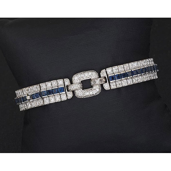 Pulsera de oro blanco de 18 K. con zafiros azules y diamantes