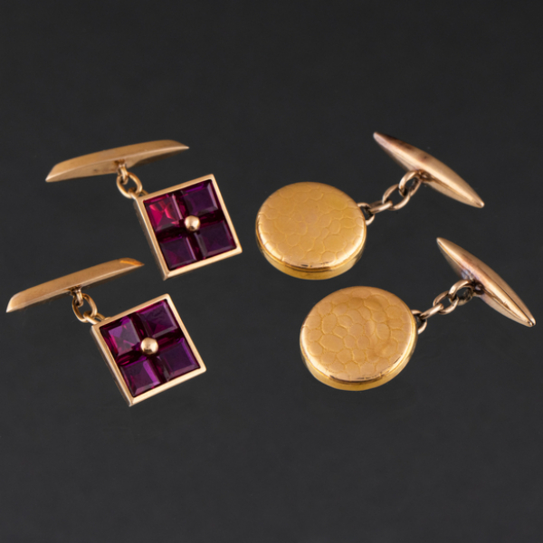 Conjunto de dos parejas de gemelos en oro amarillo de 18 kt.