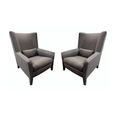 FENDI. Pareja de sillones con cojín modelo «Laetitia» de tonalidad negra. 