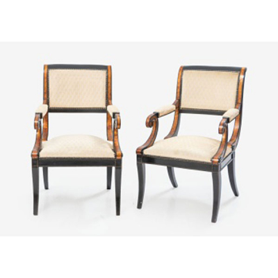 Pareja de butacas en madera lacada y dorada Estilo Victoriano.   Época: Pp. S. XX