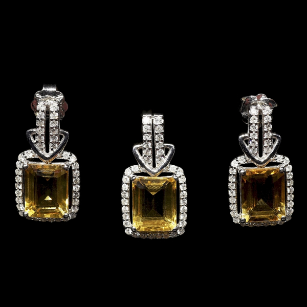 Juego de colgante y pendientes en oro blanco de 18K con citrinos y diamantes. 