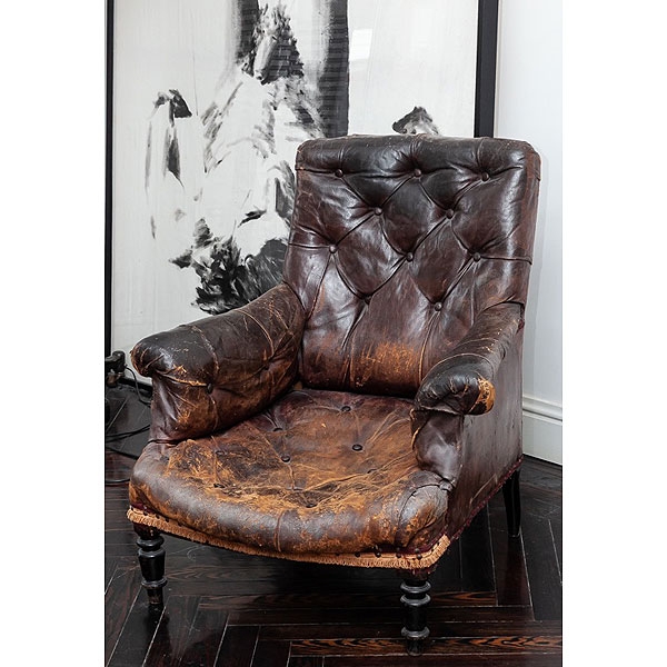 Sillón de cuero con tapicería capitoné