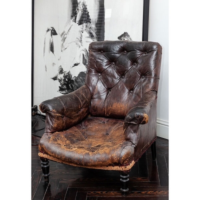 Sill&oacute;n de cuero con tapicer&iacute;a capiton&eacute;