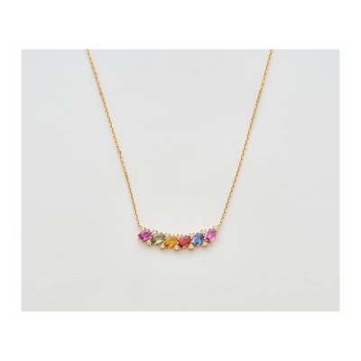 Gargantilla en oro con zafiros multicolor talla oval de 5 x 3 mm y diamantes talla brillante engastados en garras.