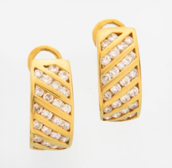 Pendientes en oro amarillo con diamantes talla brillante