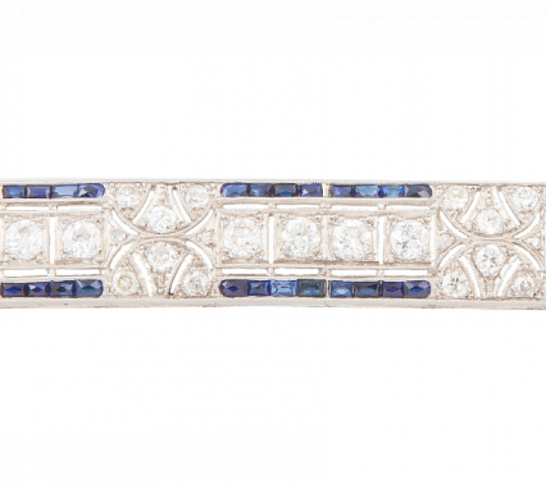 Brazalete francés Art-Decó de brillantes y zafiros de talla francesa en diseño geométrico. En montura de platino.