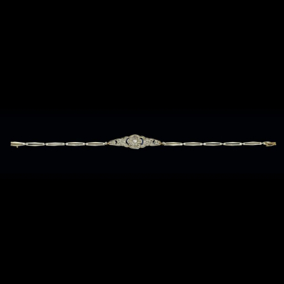 Pulsera de oro amarillo con vistas de platino con diamantes y zafiros sint&eacute;ticos.