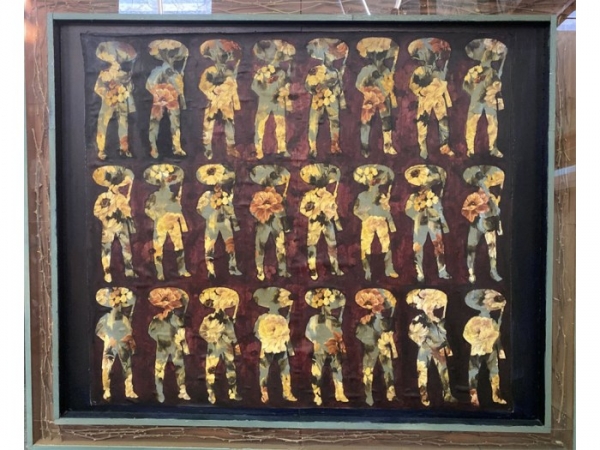 Betzabé Romero – Mixta en caja de madera con rosas secas 