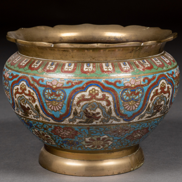 Vasija china realizada en bronce y esmalte cloisonné de finales del siglo XIX-XX