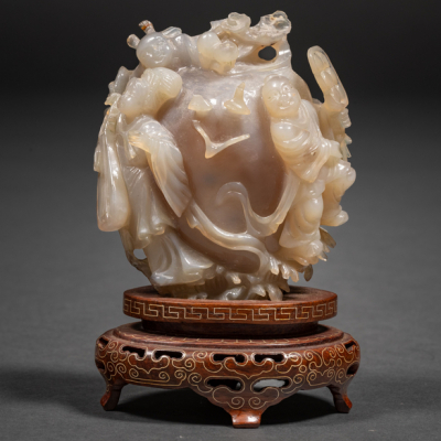 "Ni&ntilde;os M&uacute;sicos" Grupo escult&oacute;rico en piedra de &aacute;gata tallado del sigo XX.