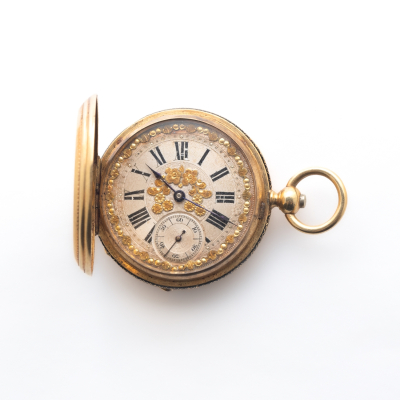 Reloj de bolsillo saboneta con leontina con diamantes talla rosa 3/3 y esmeralda s. XIX 