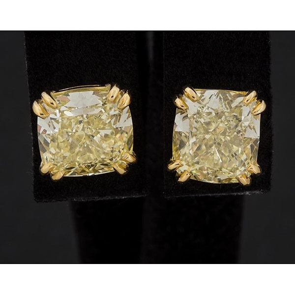 Extraordinarios pendientes de oro amarillo de 18 K. con diamantes fancy yellow talla cojín