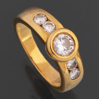 Anillo en oro amarillo de 18kt y brillantes de 0,50Qt aprox.