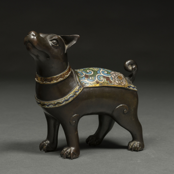 &quot;Perro&quot; Figura japonesa realizada en bronce y esmalte cloisonné periodo Meiji(1868-1912)