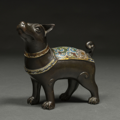 &quot;Perro&quot; Figura japonesa realizada en bronce y esmalte cloisonné periodo Meiji(1868-1912)