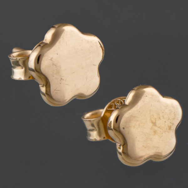 Pareja de pendientes flor en oro amarillo de 18 kt.