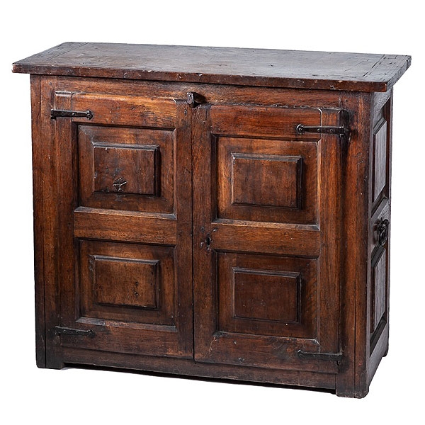 Taquillón español de nogal S.XVII