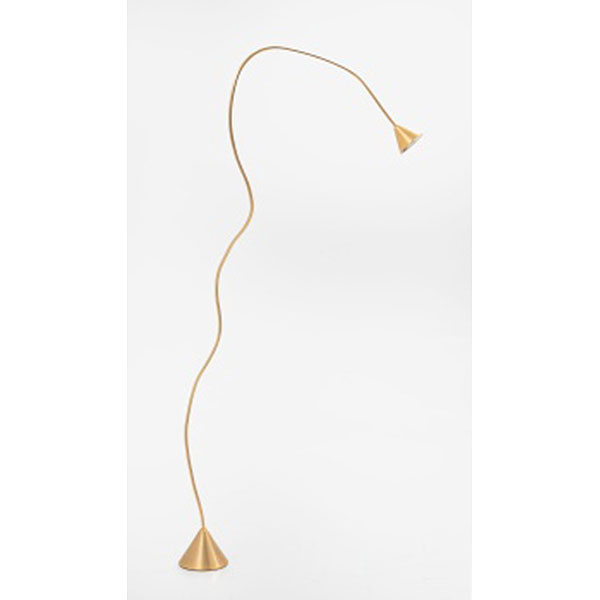 Lámpara de pie de diseño "Papiro", diseñada por Sergio Calatroni, en metal dorado. Intensidad regulable. Silmet. Italia.   Época: Años 90