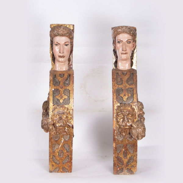 Pareja de ménsulas en forma de cariátides, escuela española del siglo XVI. En madera tallada y policromada